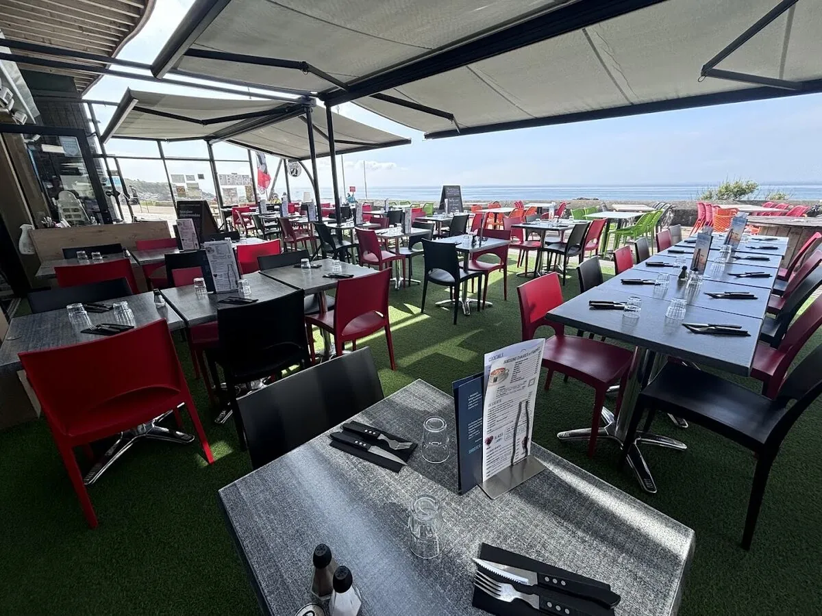 Terrasse de Mille Sabords avec vue mer