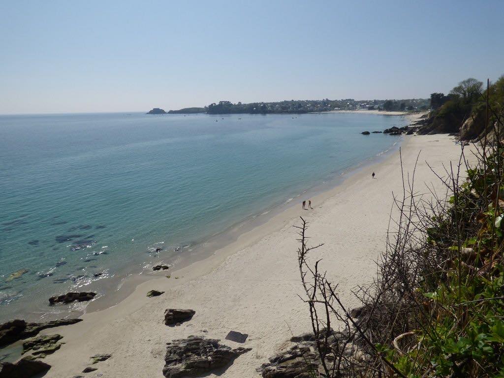 La plage de Sainte-Anne du Trez Hir, sable blanc et eau turquoise, presque déserte